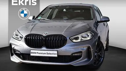 Occasion BMW 120 Executive 178 PK (130 kW) 2022 Grijs Hatchback