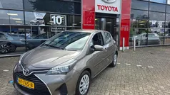 Grijs Gebruikt 2017 Toyota Yaris Hatchback | € 11.950 (Eerlijke prijs)