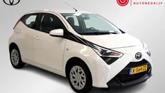 Wit Gebruikt 2021 Toyota Aygo X-play Hatchback | € 10.750 (Eerlijke prijs)