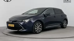 Blauw, metallic lak Gebruikt 2022 Toyota Corolla Hatchback | € 24.945 (Eerlijke prijs)