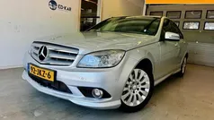 Grijs, metallic lak Gebruikt 2009 Mercedes C180 AMG Sedan | € 6.495 (Goede deal)