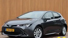 Grijs Gebruikt 2023 Toyota Corolla Hybrid Active Hatchback | € 24.940 (Goede deal)