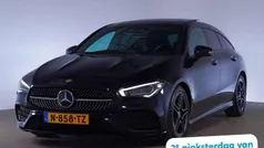Zwart, metallic lak Gebruikt 2022 Mercedes CLA180 AMG Sedan | € 24.409 (Super prijs)