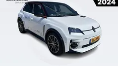 Wit nacre met dak in sterzwart Gebruikt 2024 Renault R5 Iconic Hatchback | € 31.995 (Eerlijke prijs)