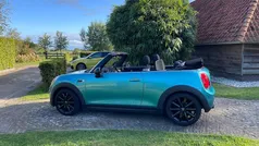Groen, metallic lak Gebruikt 2016 Mini Cooper Cabriolet Chili Cabriolet | € 15.950 (Eerlijke prijs)