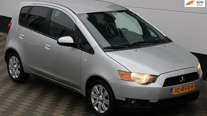 Grijs Occasion 2011 Mitsubishi Colt Edition Hatchback | € 3.445 (Eerlijke prijs)