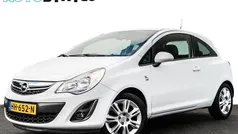 Wit (metallic) Gebruikt 2012 Opel Corsa Edition Hatchback | € 3.950 (Eerlijke prijs)