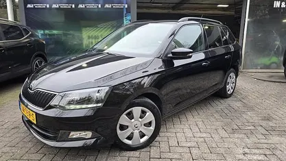 Zwart (metallic) Gebruikt 2015 Skoda Fabia Ambition Stationwagen | € 6.999 (Eerlijke prijs)