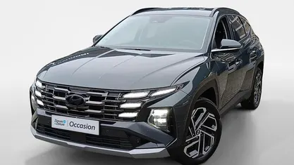 Cypress green metallic (t2p) Occasion 2025 Hyundai Tucson Premium SUV | € 39.950 (Eerlijke prijs)