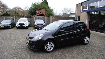 Zwart Gebruikt 2006 Renault Clio II Dynamique Hatchback | € 1.950 (Eerlijke prijs)