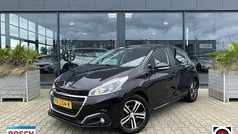 Zwart Gebruikt 2018 Peugeot 208 Hatchback | € 7.950 (Eerlijke prijs)