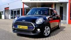 Zwart, metallic lak Gebruikt 2017 Mini Cooper Business Hatchback | € 12.250 (Goede deal)