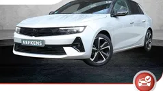 Grijs, metallic lak Gebruikt 2024 Opel Astra Hatchback | € 23.580 (Eerlijke prijs)