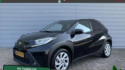 Zwart Gebruikt 2022 Toyota Aygo X Play SUV | € 16.495 (Goede deal)