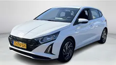 Atlas white solid Gebruikt 2024 Hyundai i20 Comfort Hatchback | € 22.440 (Eerlijke prijs)
