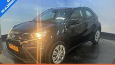Zwart Gebruikt 2022 Toyota Aygo Play Hatchback | € 10.950 (Eerlijke prijs)