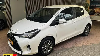 Wit Occasion 2016 Toyota Yaris Trend Hatchback | € 13.950 (Eerlijke prijs)
