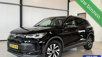 Zwart (metallic) Gebruikt 2024 VW Tiguan Edition SUV | € 39.950 (Super prijs)
