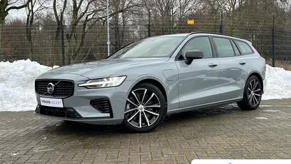Grijs Occasion 2025 Volvo V60 Plus Stationwagen | € 45.895 (Eerlijke prijs)