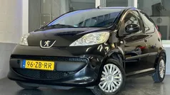 Zwart, metallic lak Gebruikt 2008 Peugeot 107 Hatchback | € 1.995 (Eerlijke prijs)