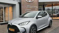 Gebruikt 2023 Toyota Yaris Hybrid Style Hatchback | € 20.990 (Eerlijke prijs)