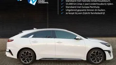 Wit, metallic lak Gebruikt 2022 Kia ProCeed GT-Line Hatchback | € 29.900 (Eerlijke prijs)