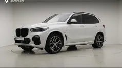 Mineralweiss metallic (wit metallic) Gebruikt 2021 BMW X5 Comfort Edition SUV | € 63.895 (Eerlijke prijs)