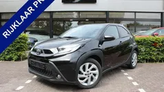 Zwart Gebruikt 2024 Toyota Aygo Hatchback | € 18.750 (Eerlijke prijs)