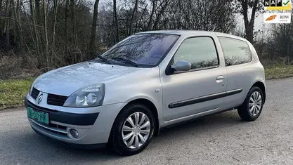 Occasion 2005 Renault Clio II Hatchback | € 1.400 (Goede deal)