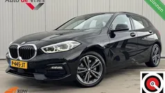 Zwart Gebruikt 2022 BMW 118 Sport Line Hatchback | € 22.350 (Goede deal)