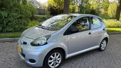 Grijs Gebruikt 2009 Toyota Aygo Hatchback | € 2.450 (Eerlijke prijs)