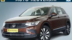 Bruin Gebruikt 2023 VW Tiguan Move SUV | € 34.900 (Eerlijke prijs)