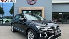 Zwart Gebruikt 2024 VW T-Roc Style SUV | € 34.945 (Eerlijke prijs)