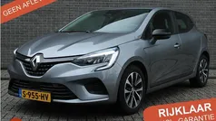 Grijs Gebruikt 2023 Renault Clio V Equilibre Hatchback | € 16.450 (Eerlijke prijs)