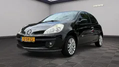 Zwart Gebruikt 2006 Renault Clio II Dynamique Hatchback | € 2.299 (Eerlijke prijs)