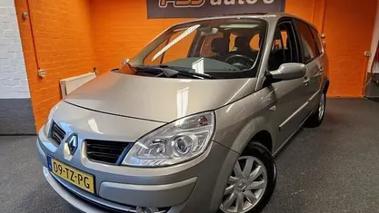 Beige (metallic) Gebruikt 2007 Renault Grand Scénic II MPV | € 2.450 (Eerlijke prijs)