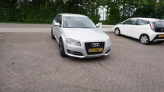 Grijs Occasion 2013 Audi A3 Sportback Attraction Hatchback | € 6.944 (Super prijs)