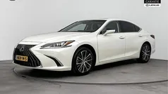 Gebruikt 2024 Lexus ES300H Business Edition Sedan | € 52.450 (Eerlijke prijs)