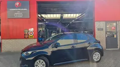 Zwart Gebruikt 2021 Toyota Yaris Hybrid Active Hatchback | € 19.450 (Goede deal)