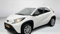 Gebruikt 2022 Toyota Aygo Play Hatchback | € 19.949 (Eerlijke prijs)