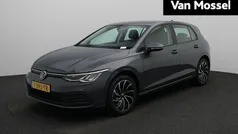 Grijs Gebruikt 2023 VW Golf VIII Business Hatchback | € 29.900 (Eerlijke prijs)
