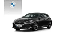 Zwart, metallic lak Nieuw 2025 BMW 120 M Sport Hatchback | € 47.241 (Super prijs)