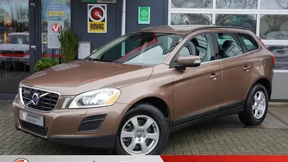 Bruin (metallic) Gebruikt 2011 Volvo XC60 Momentum SUV | € 15.950 (Eerlijke prijs)