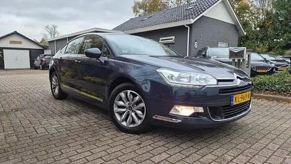 Blauw (metallic) Gebruikt 2014 Citroën C5 Business Class Sedan | € 4.499 (Eerlijke prijs)
