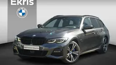 Grijs Gebruikt 2022 BMW 330e M Sport Stationwagen | € 40.850 (Eerlijke prijs)