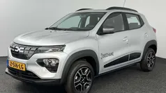 Gris lightning (kqe) (licht zilver) Gebruikt 2024 Dacia Spring Expression Hatchback | € 14.200 (Eerlijke prijs)