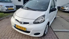 Wit Gebruikt 2011 Toyota Aygo Cool Hatchback | € 3.450 (Eerlijke prijs)