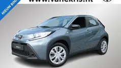 Gebruikt 2025 Toyota Aygo Play Hatchback | € 21.090 (Eerlijke prijs)