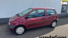 Gebruikt 2001 Renault Twingo Authentique Hatchback | € 899 (Eerlijke prijs)