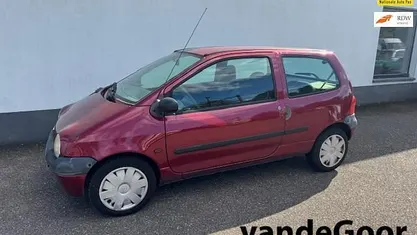 Rood Gebruikt 2001 Renault Twingo Authentique Hatchback | € 899 (Eerlijke prijs)